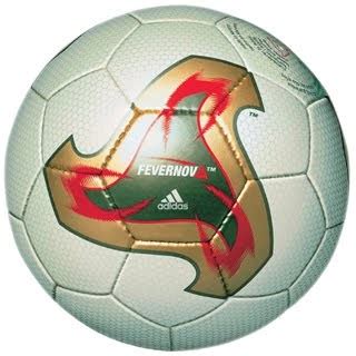 bola de futebol adidas antiga